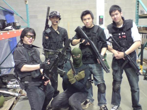 The next stage of the group at a now defunct CQB field. We took them to the cleaners that entire game and made a name for ourselves.
From left to right: Manaman, Tunabreath, Pounce_the_jaguar, MT-86, Szetor